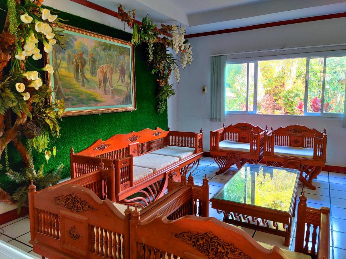 Thong Paeka Hotel Prasat Eksteriør billede