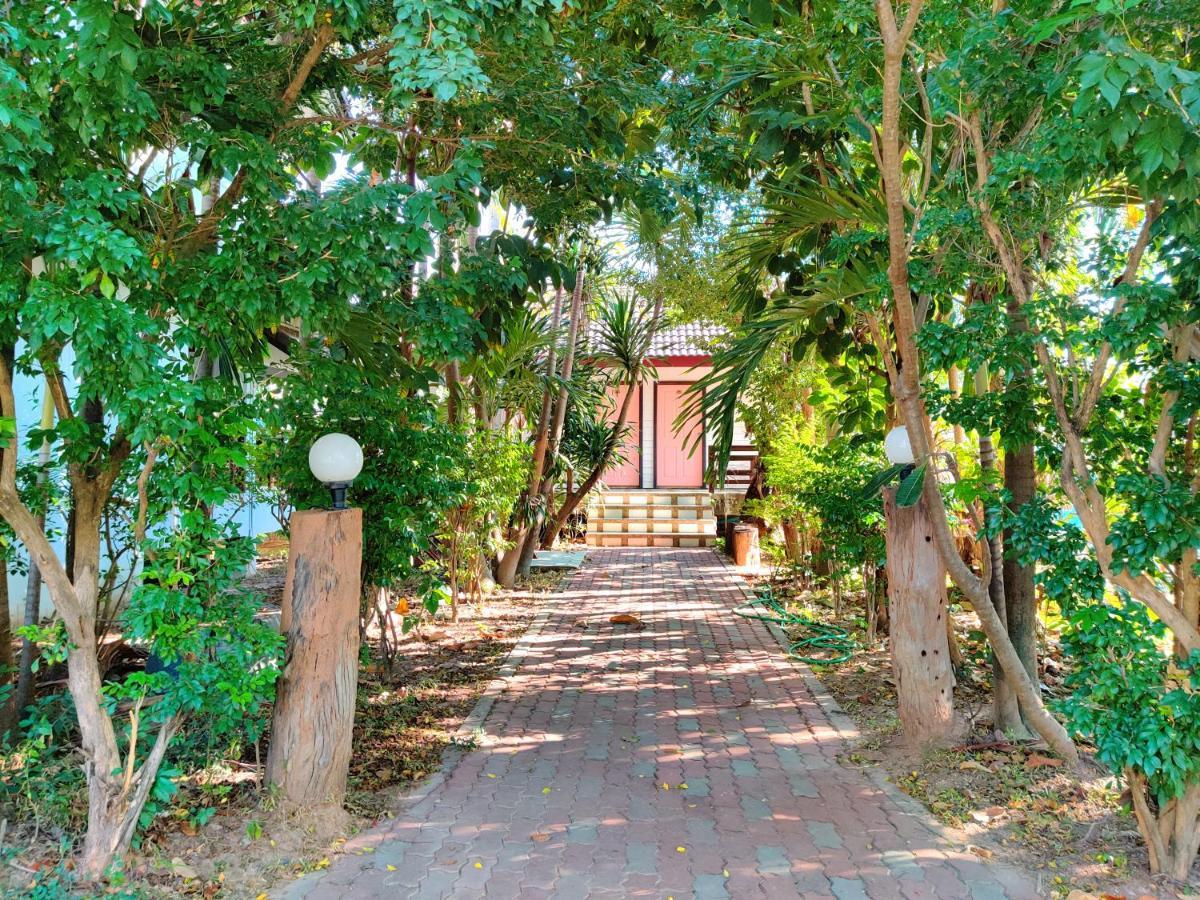 Thong Paeka Hotel Prasat Eksteriør billede