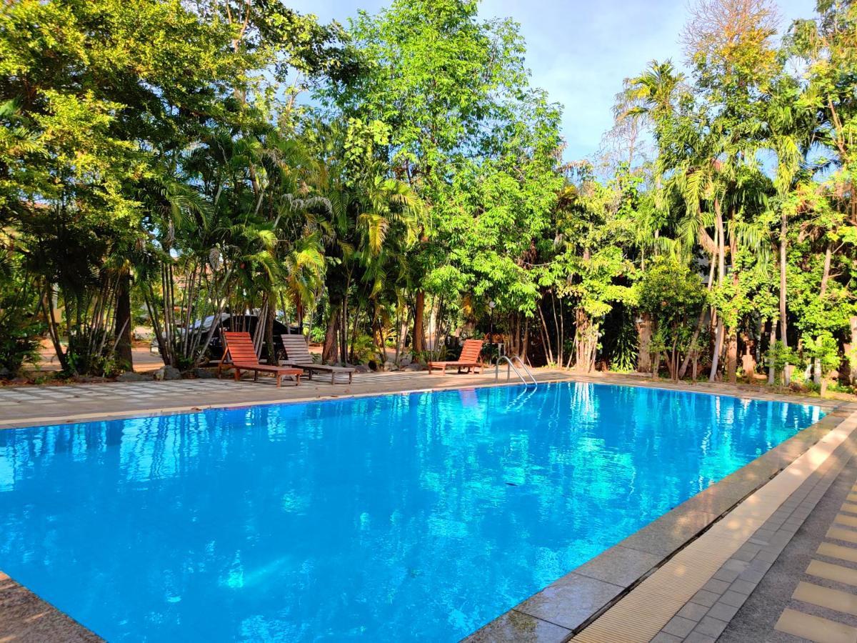 Thong Paeka Hotel Prasat Eksteriør billede
