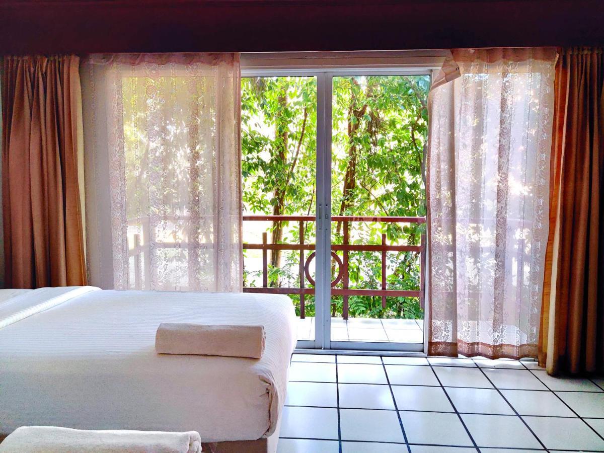Thong Paeka Hotel Prasat Eksteriør billede