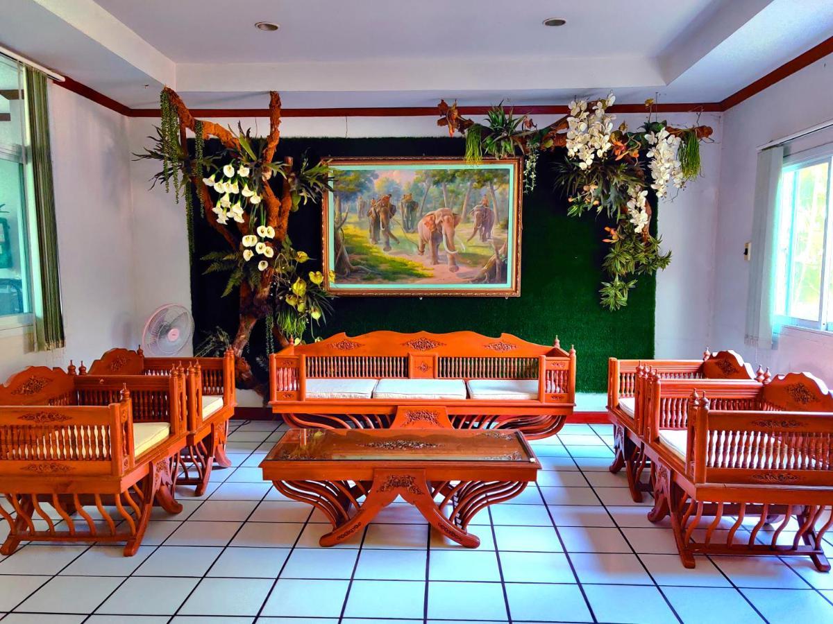 Thong Paeka Hotel Prasat Eksteriør billede