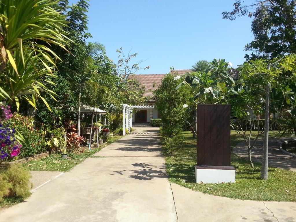 Thong Paeka Hotel Prasat Eksteriør billede