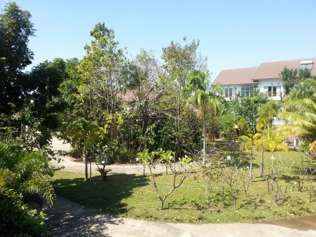 Thong Paeka Hotel Prasat Eksteriør billede