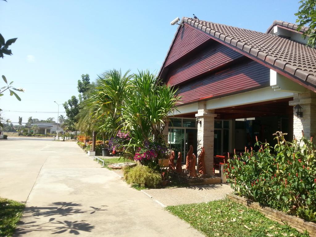Thong Paeka Hotel Prasat Eksteriør billede