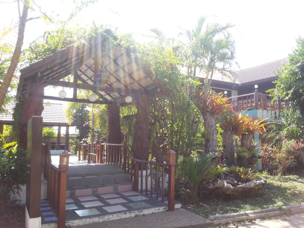 Thong Paeka Hotel Prasat Eksteriør billede