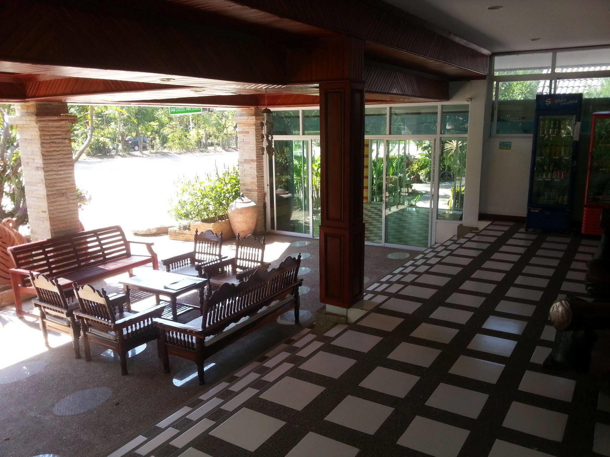 Thong Paeka Hotel Prasat Eksteriør billede